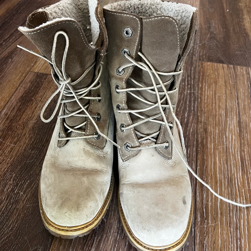 Timberland boots, lined with wool, size 8.5.